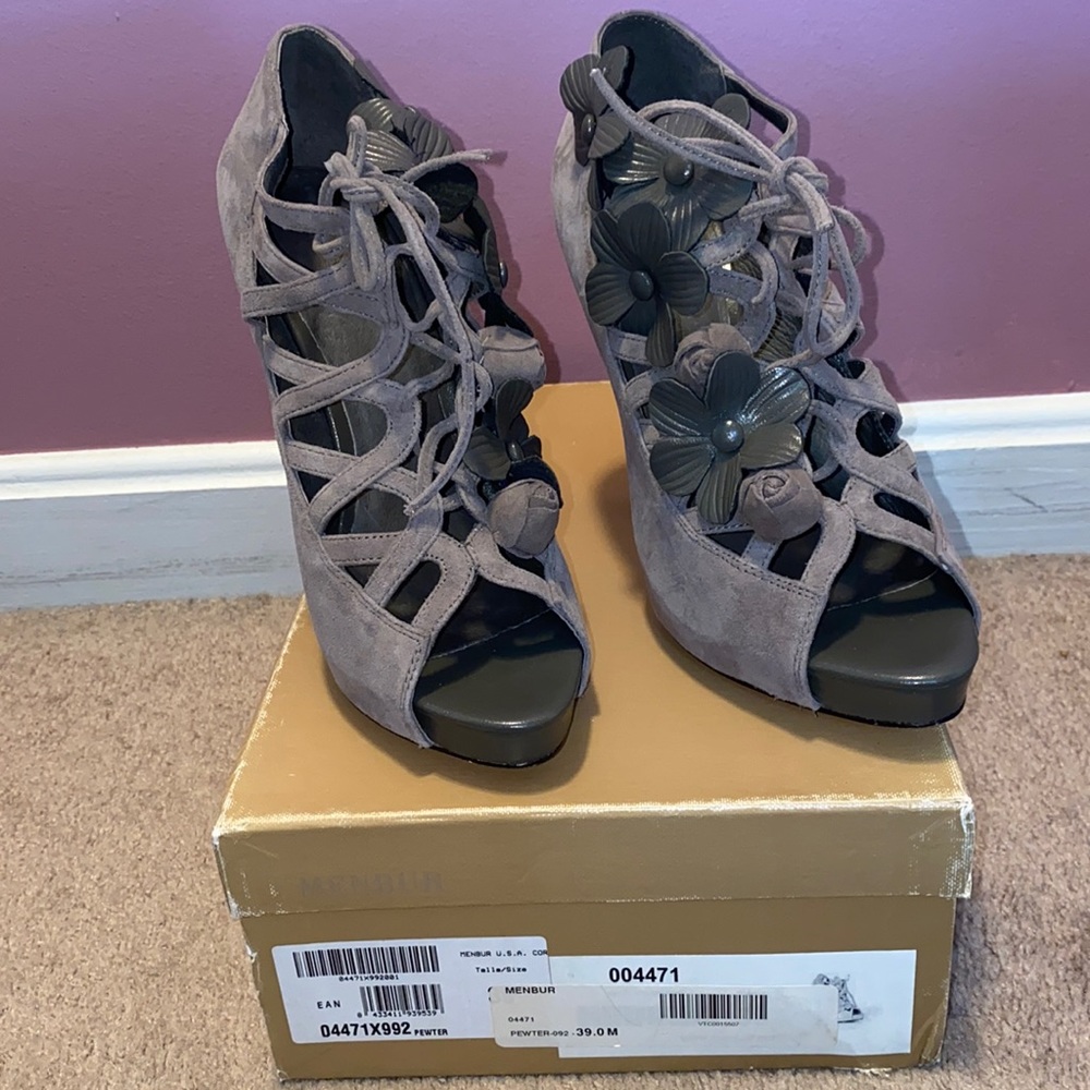 Menbur Grey Heels